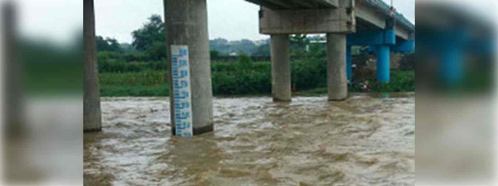 මහ වැසි සමග කැලණි ගඟ ගංවතුර මට්ටමට ළඟා වෙයි